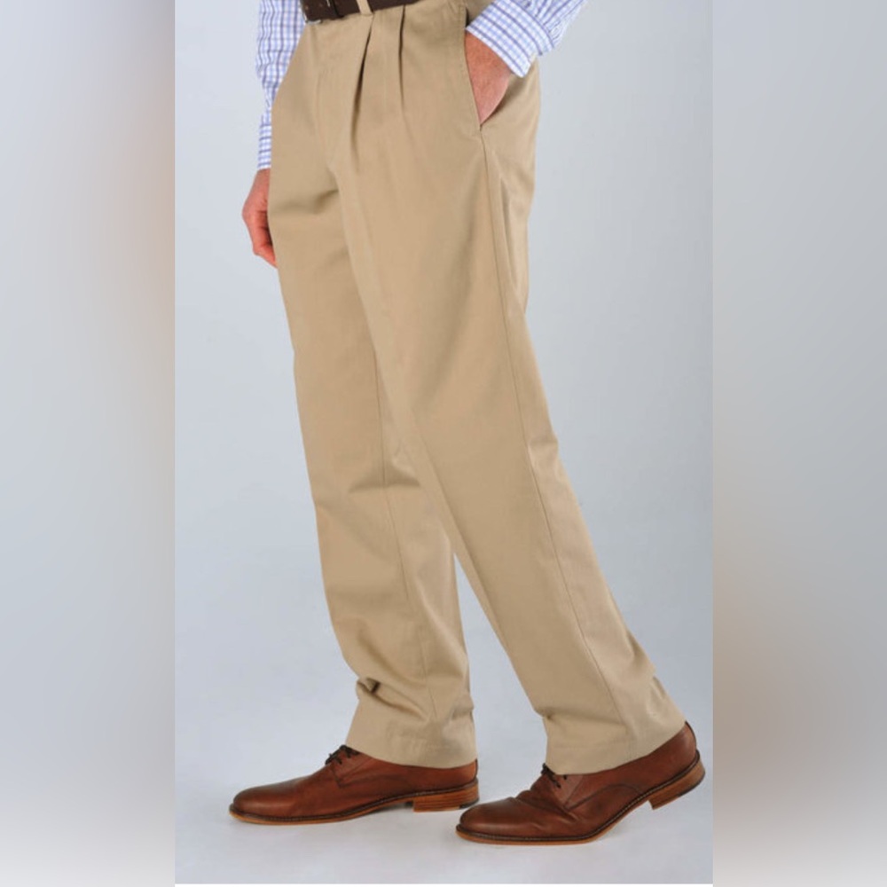 NWT Mens Size 32 Bills Khakis Pleated Cotton Pants. 
Not Hemmed.MADE IN USA 🇺🇸